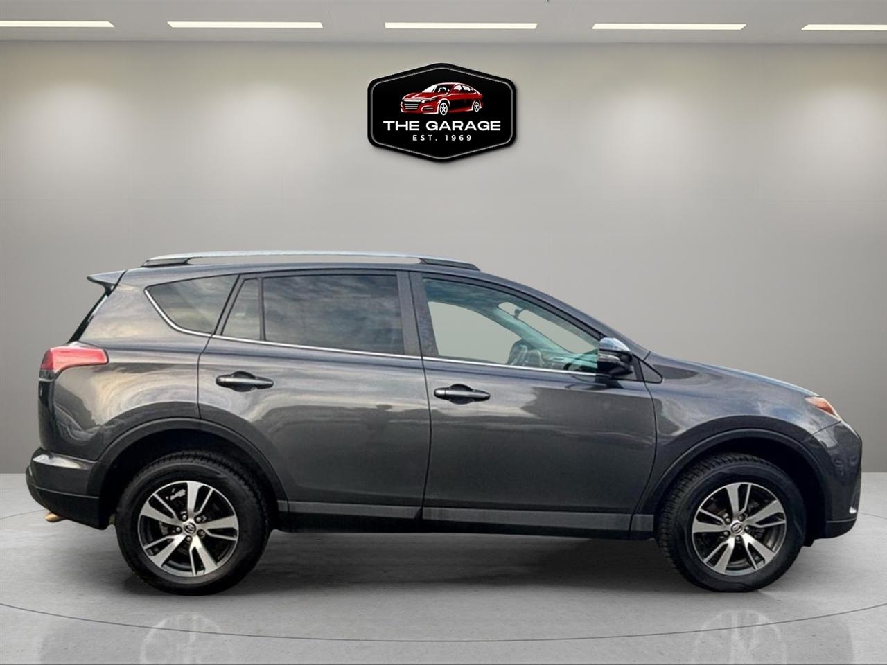 Toyota RAV4 AWD 4dr XLE (Natl) 2016