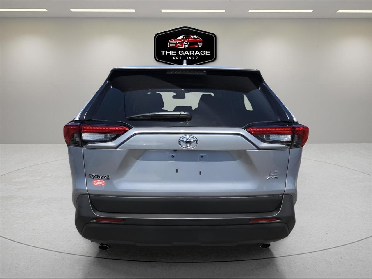 Toyota RAV4 LE AWD (Natl) 2021