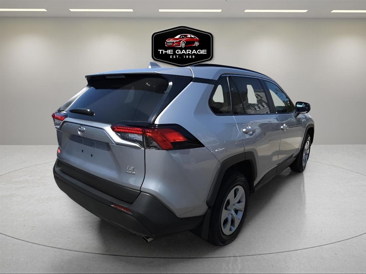Toyota RAV4 LE AWD (Natl) 2021