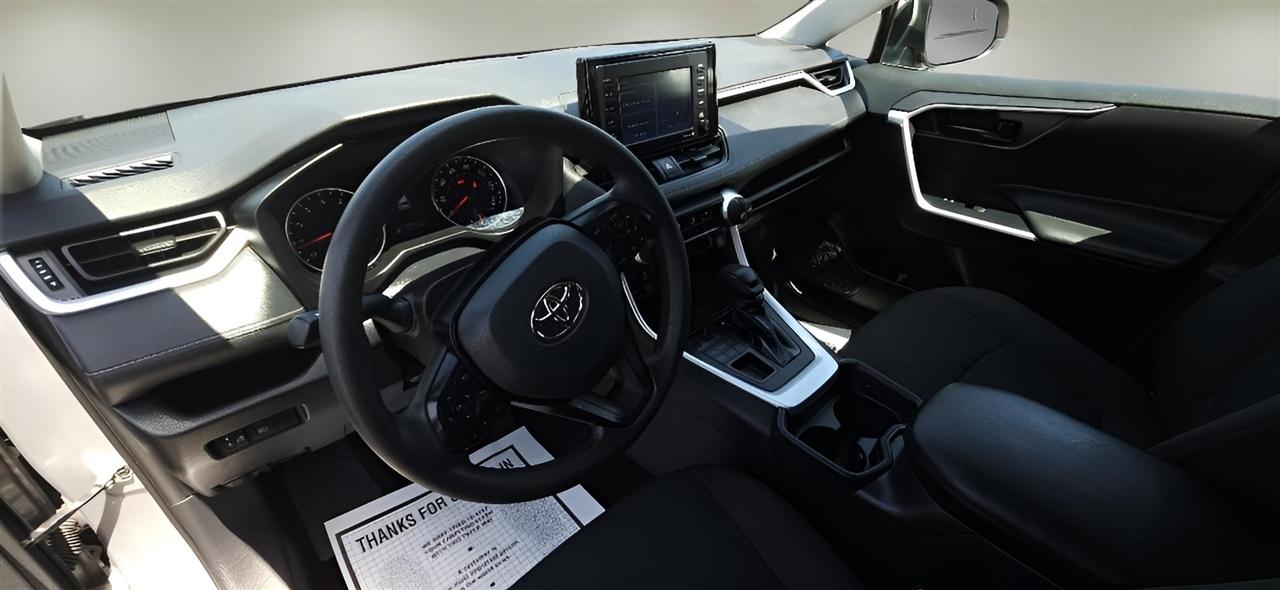 Toyota RAV4 LE AWD (Natl) 2021