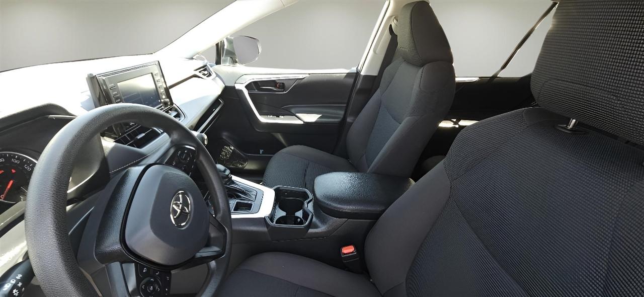 Toyota RAV4 LE AWD (Natl) 2021