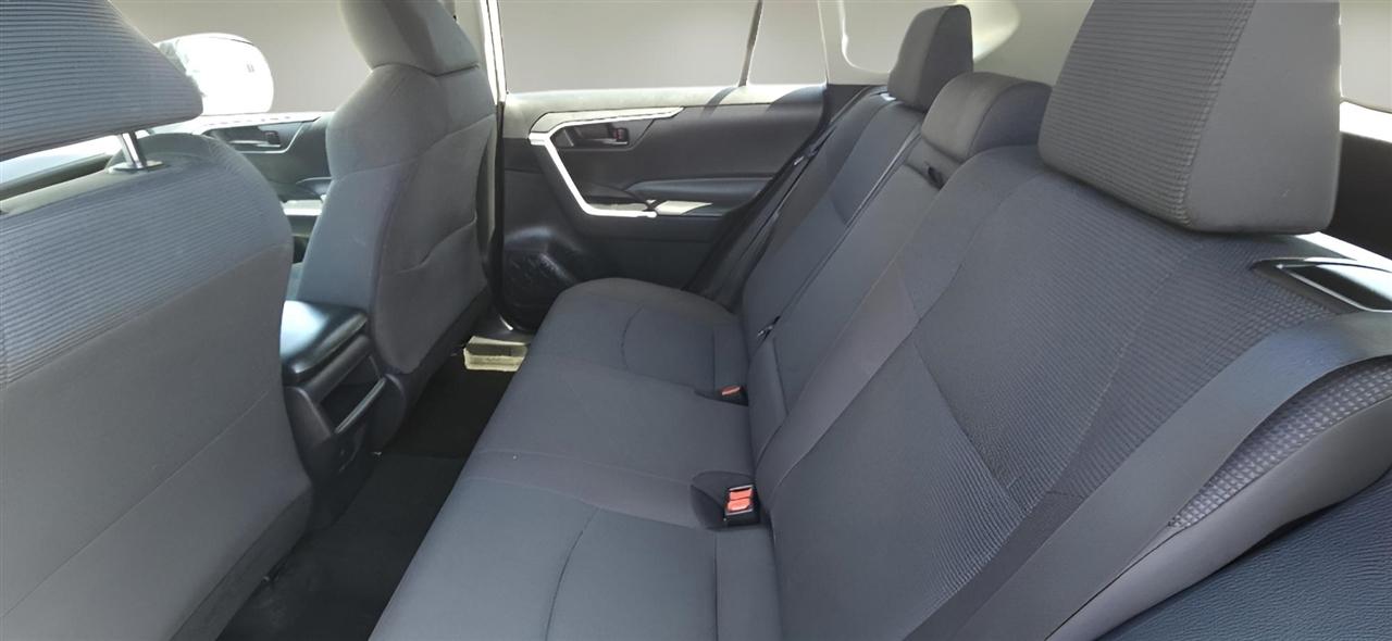 Toyota RAV4 LE AWD (Natl) 2021