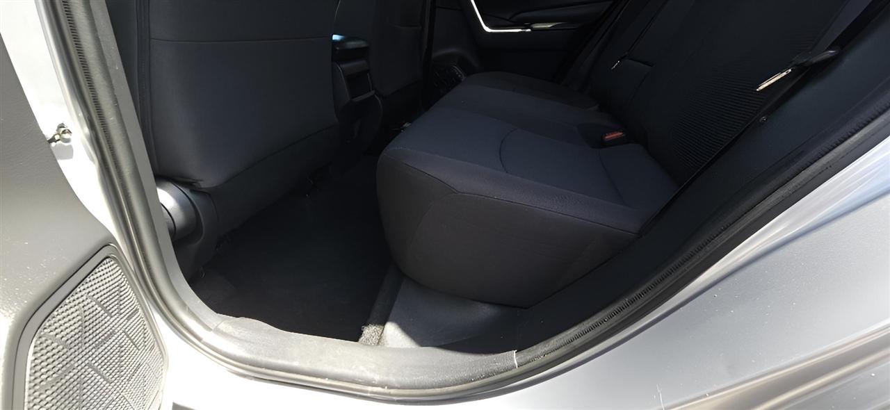 Toyota RAV4 LE AWD (Natl) 2021