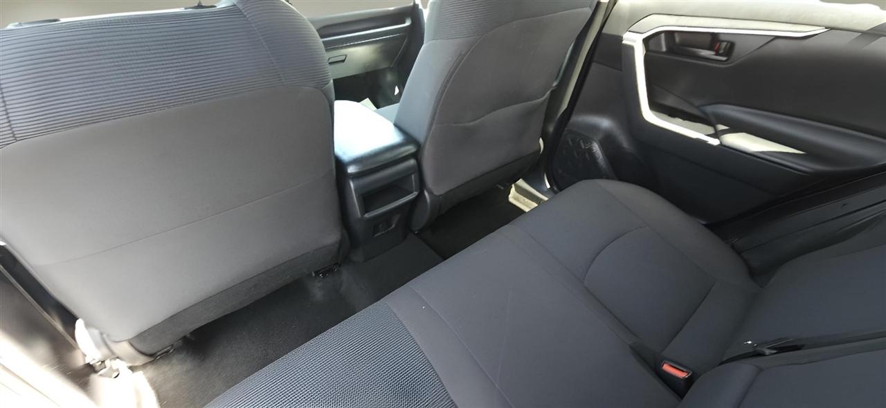 Toyota RAV4 LE AWD (Natl) 2021