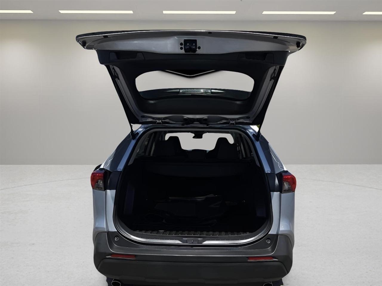 Toyota RAV4 LE AWD (Natl) 2021
