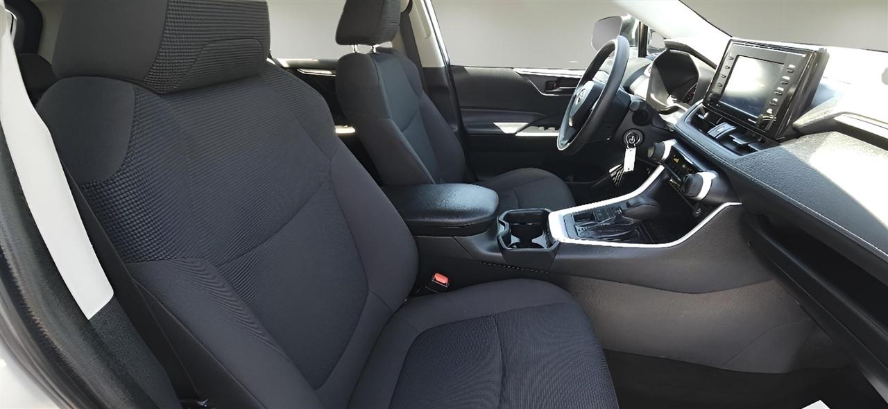 Toyota RAV4 LE AWD (Natl) 2021