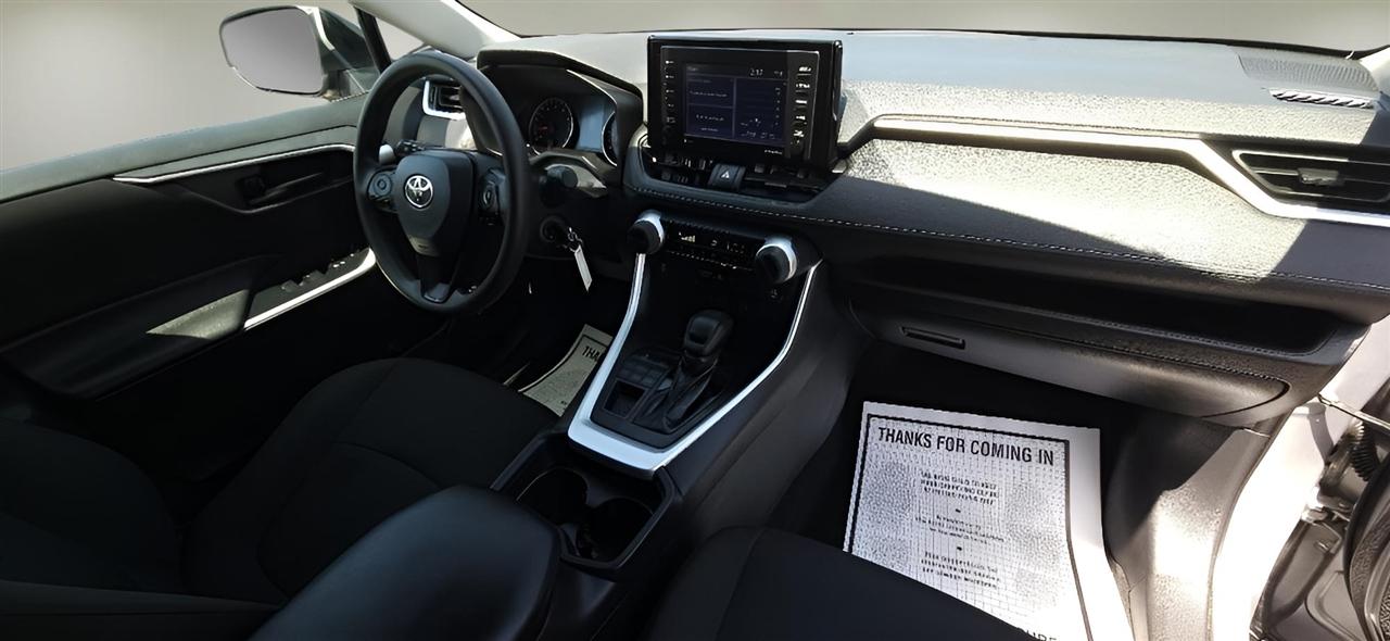 Toyota RAV4 LE AWD (Natl) 2021