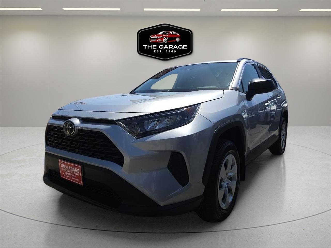 Toyota RAV4 LE AWD (Natl) 2021