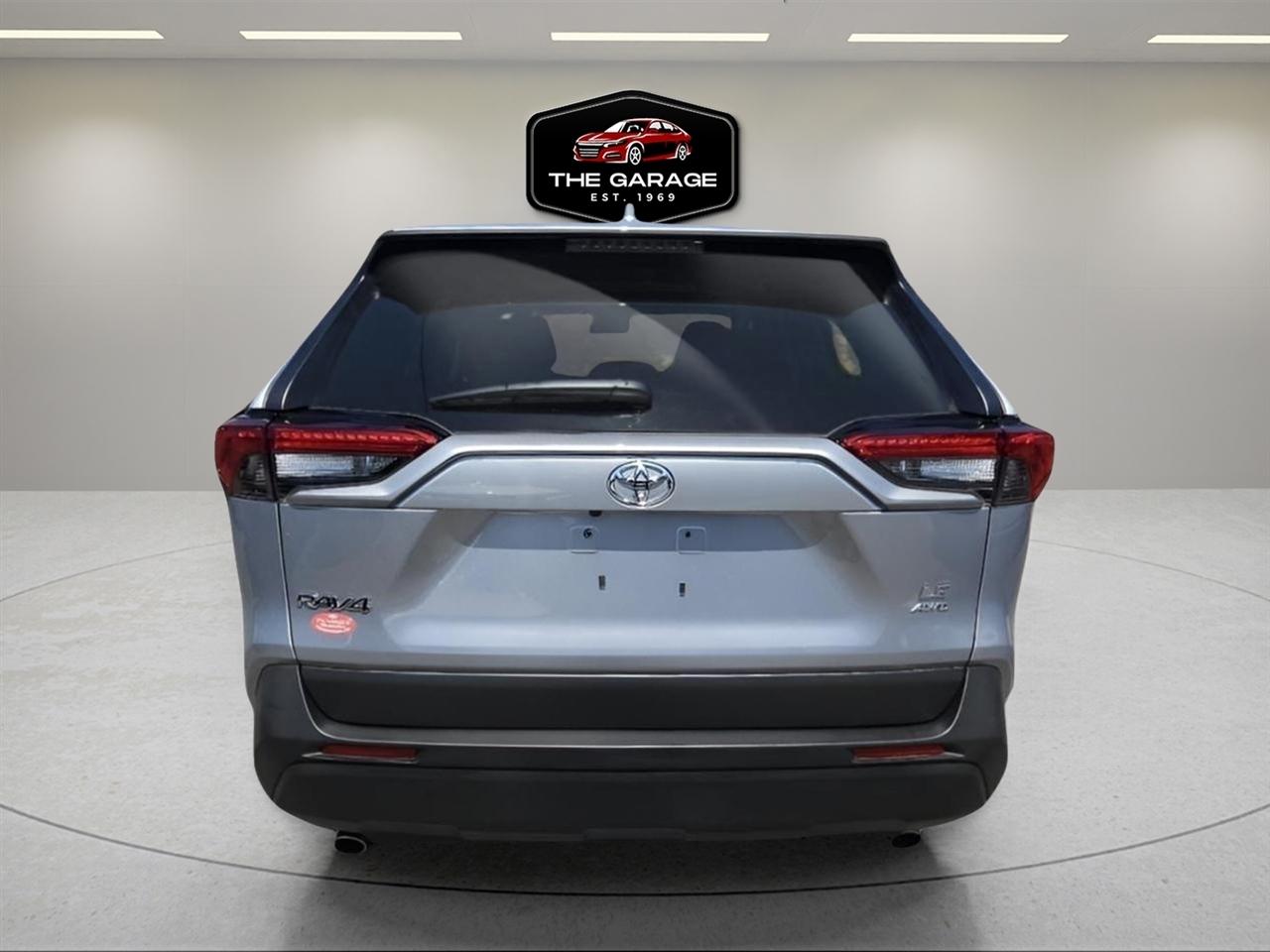 Toyota RAV4 LE AWD (Natl) 2021