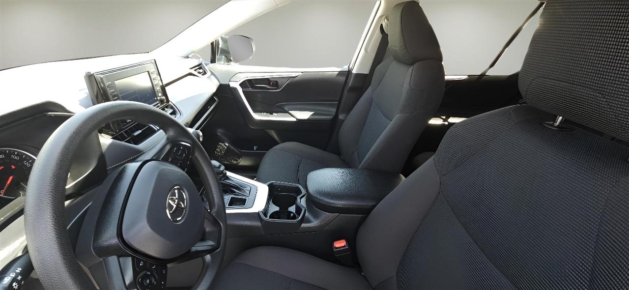 Toyota RAV4 LE AWD (Natl) 2021