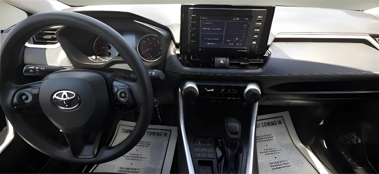 Toyota RAV4 LE AWD (Natl) 2021