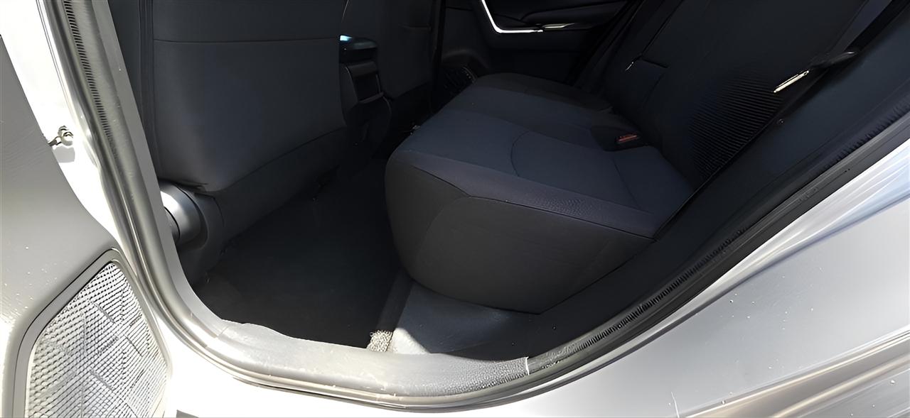 Toyota RAV4 LE AWD (Natl) 2021