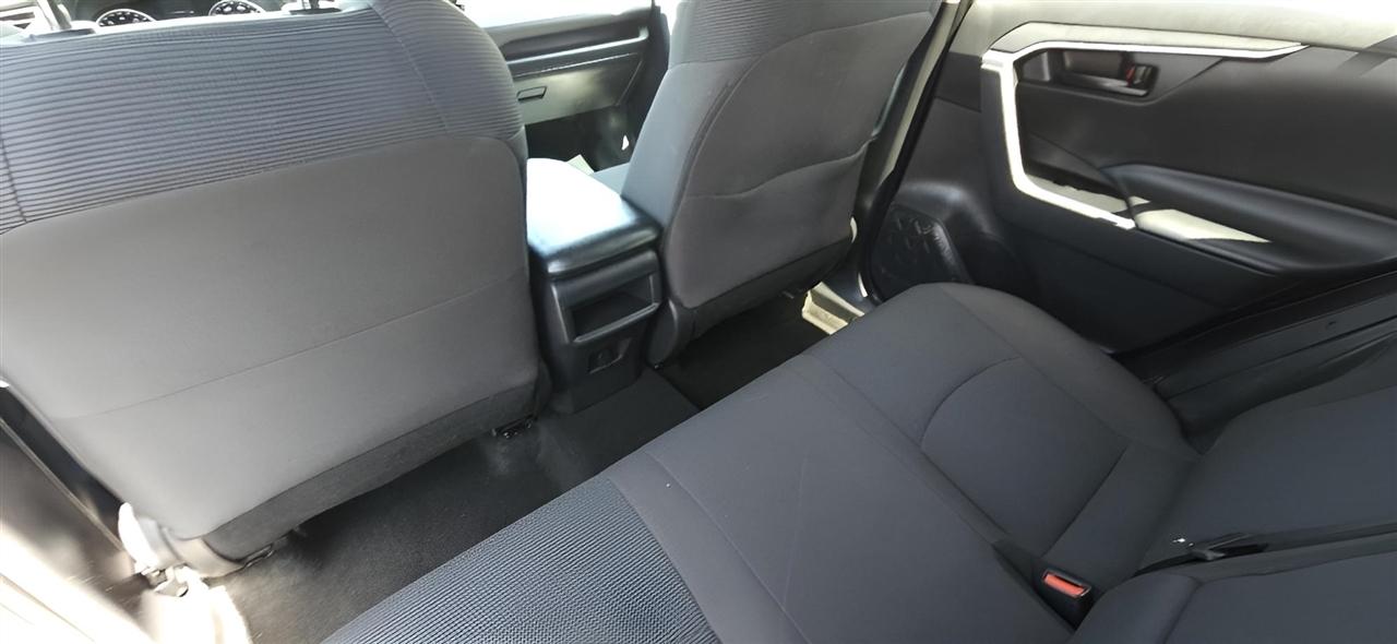Toyota RAV4 LE AWD (Natl) 2021