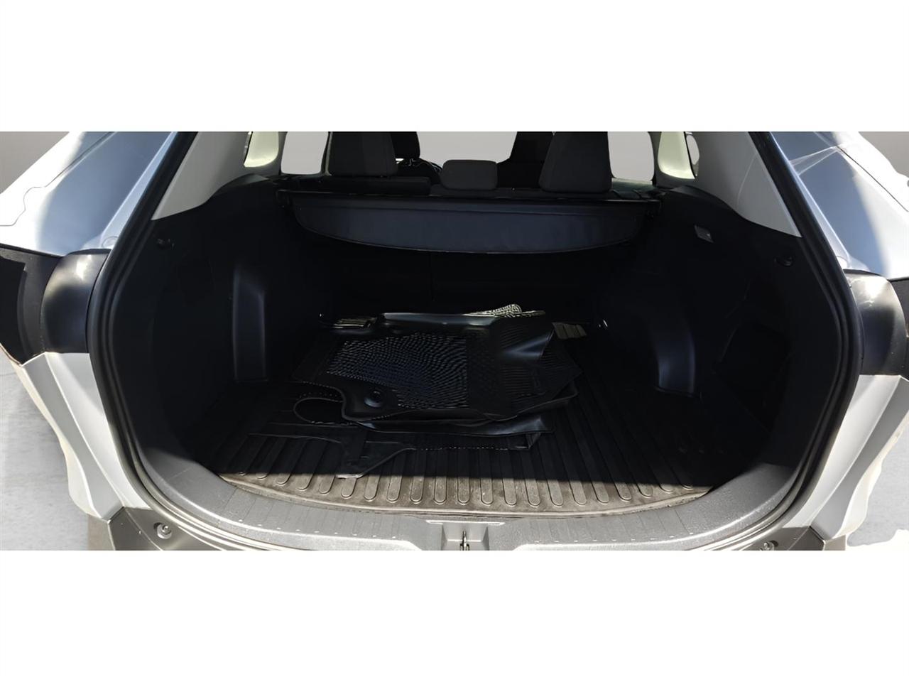 Toyota RAV4 LE AWD (Natl) 2021