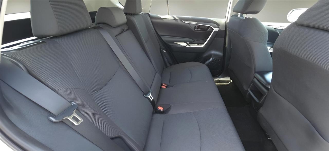 Toyota RAV4 LE AWD (Natl) 2021