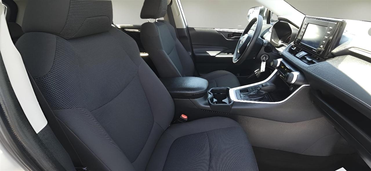 Toyota RAV4 LE AWD (Natl) 2021