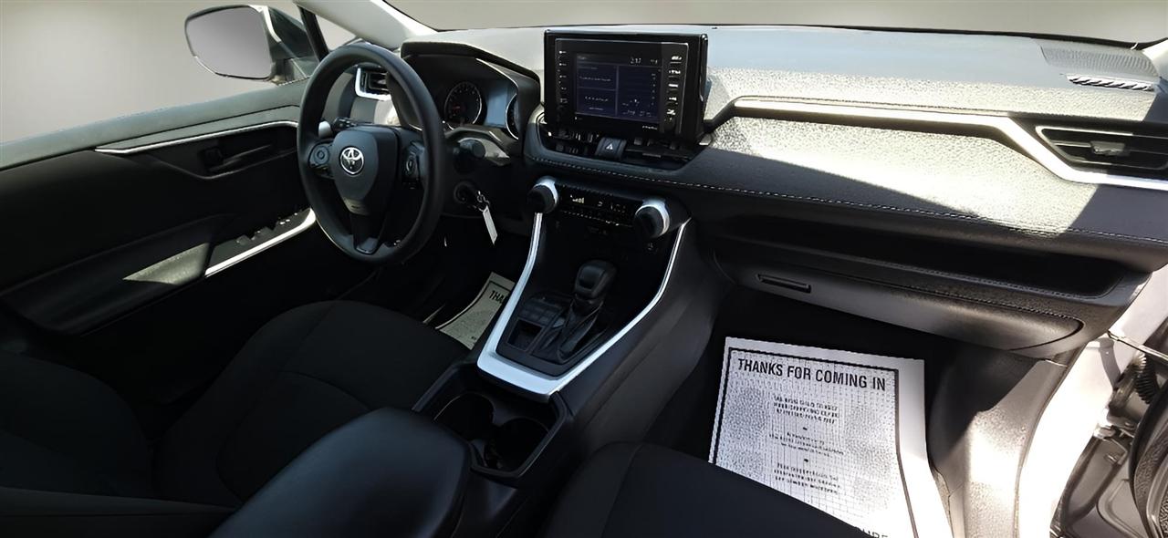 Toyota RAV4 LE AWD (Natl) 2021