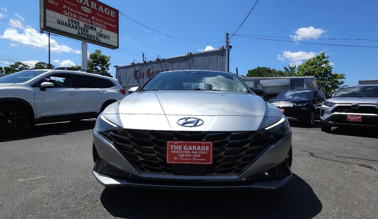 Hyundai Elantra  2021