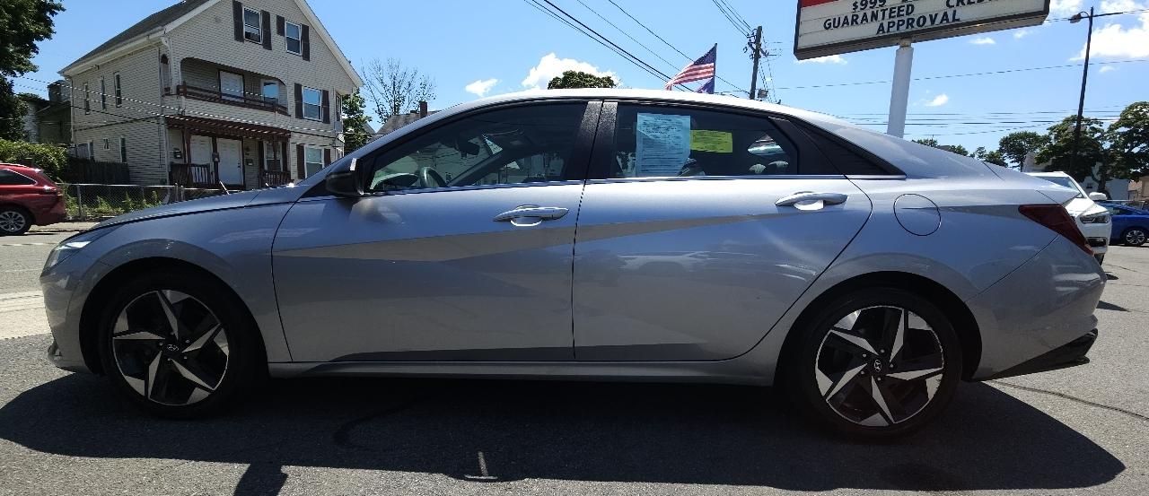 Hyundai Elantra  2021