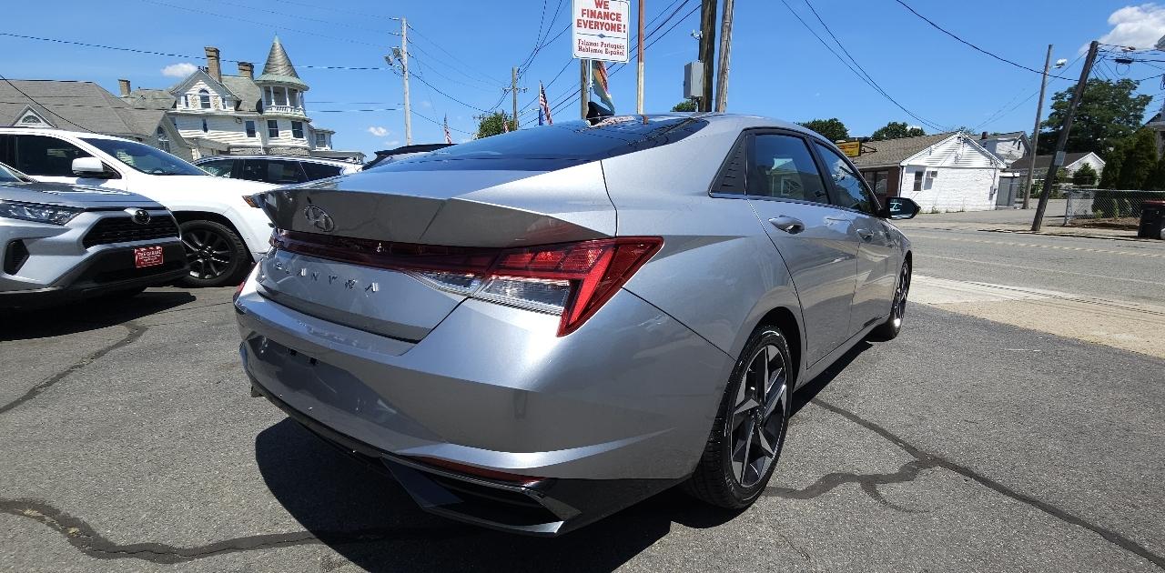 Hyundai Elantra  2021