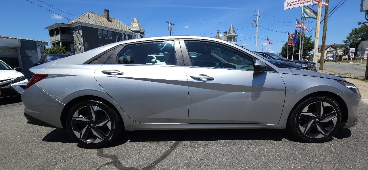 Hyundai Elantra  2021