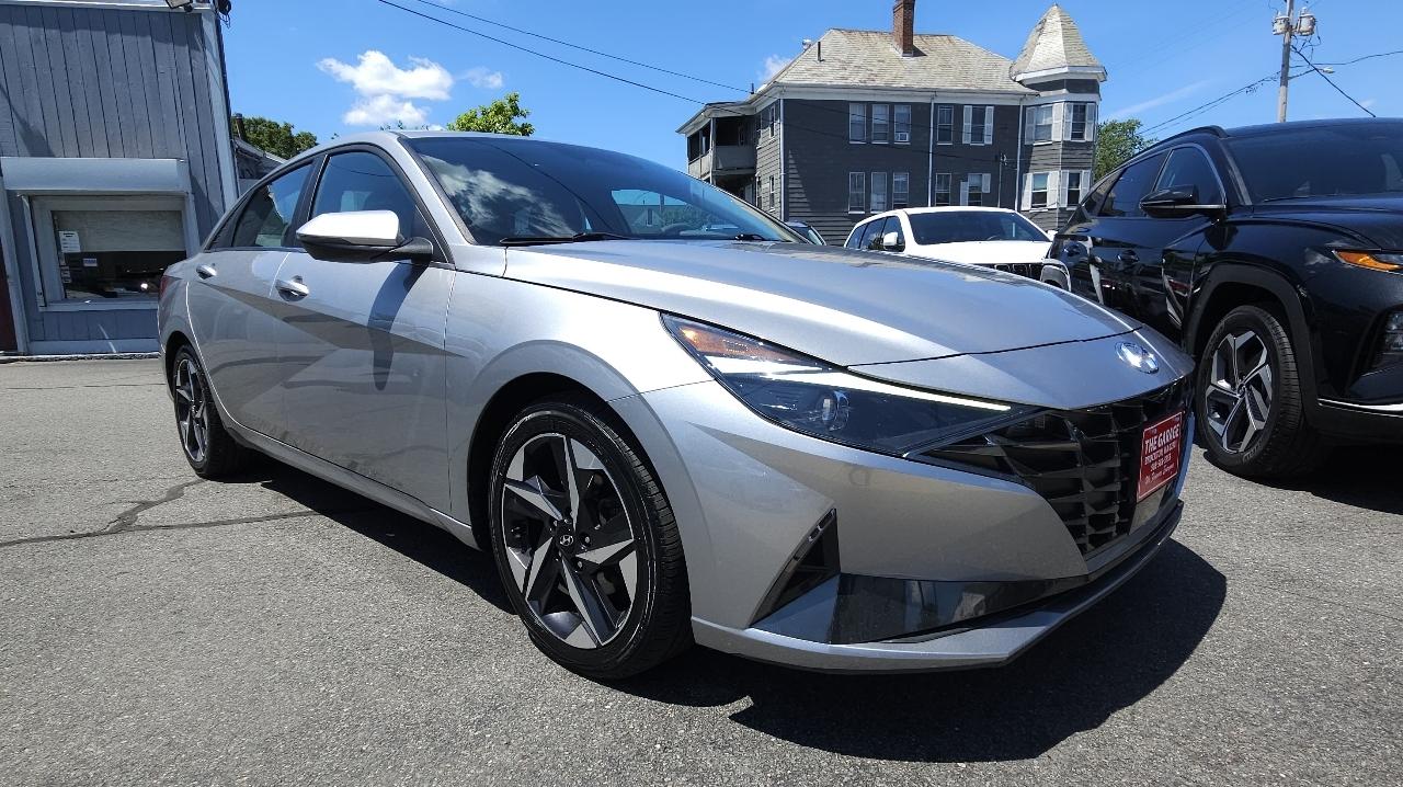 Hyundai Elantra  2021