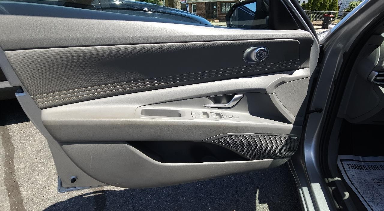 Hyundai Elantra  2021