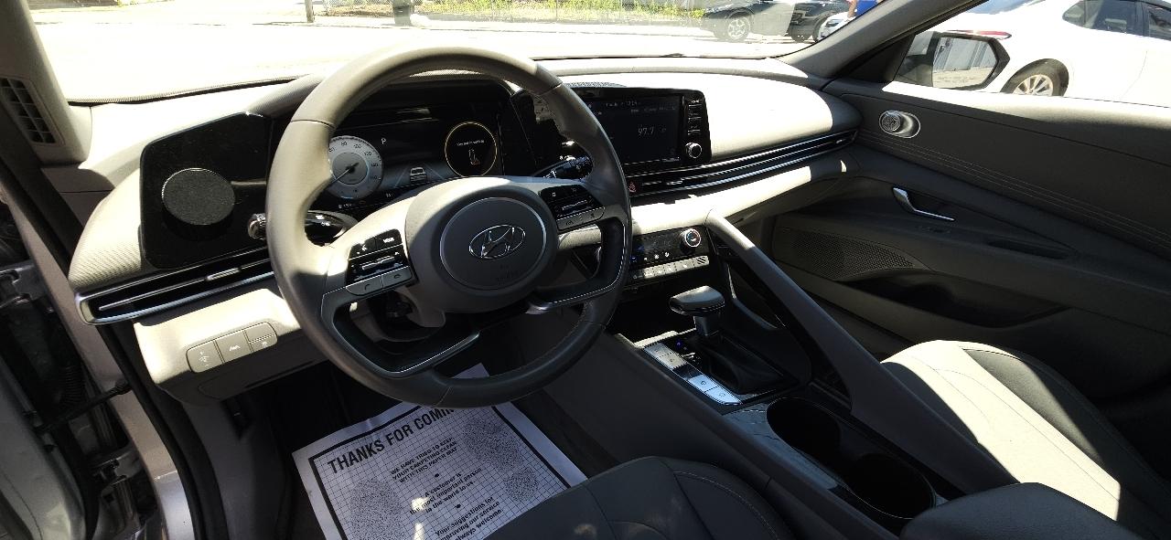 Hyundai Elantra  2021
