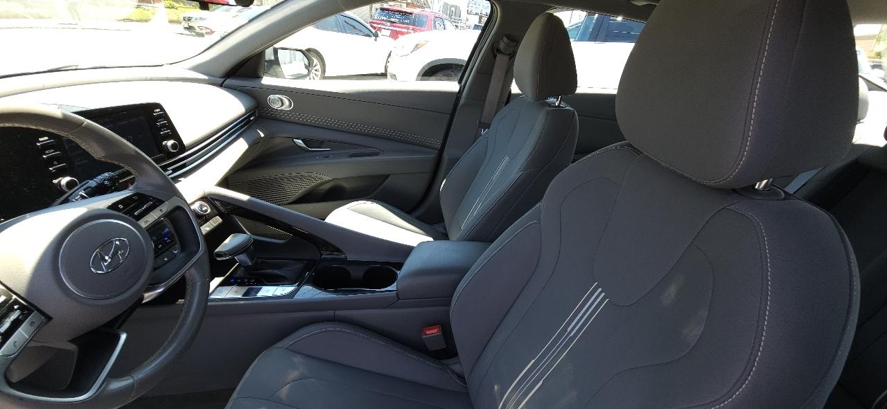 Hyundai Elantra  2021