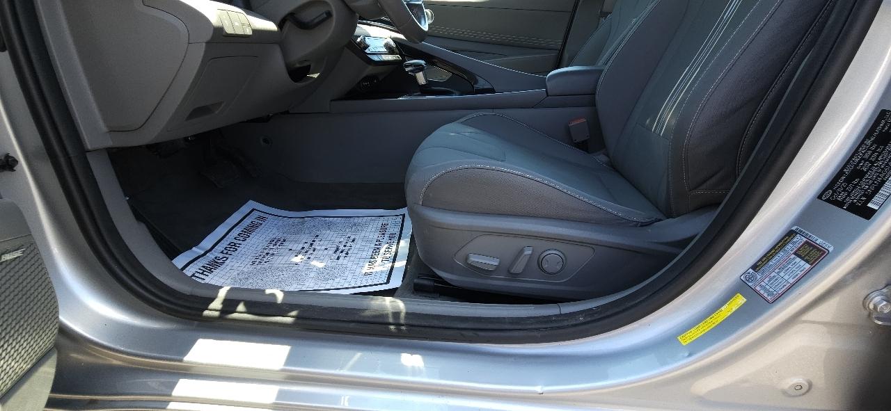 Hyundai Elantra  2021