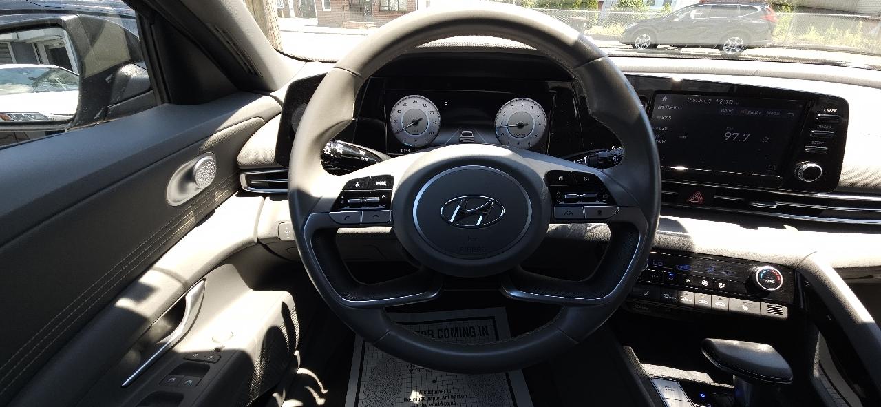 Hyundai Elantra  2021