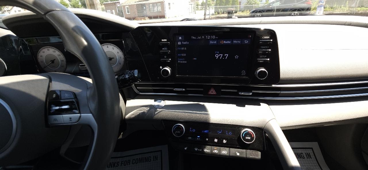 Hyundai Elantra  2021