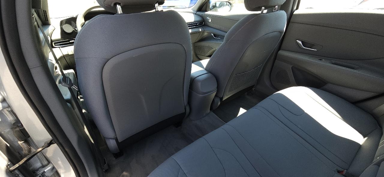 Hyundai Elantra  2021