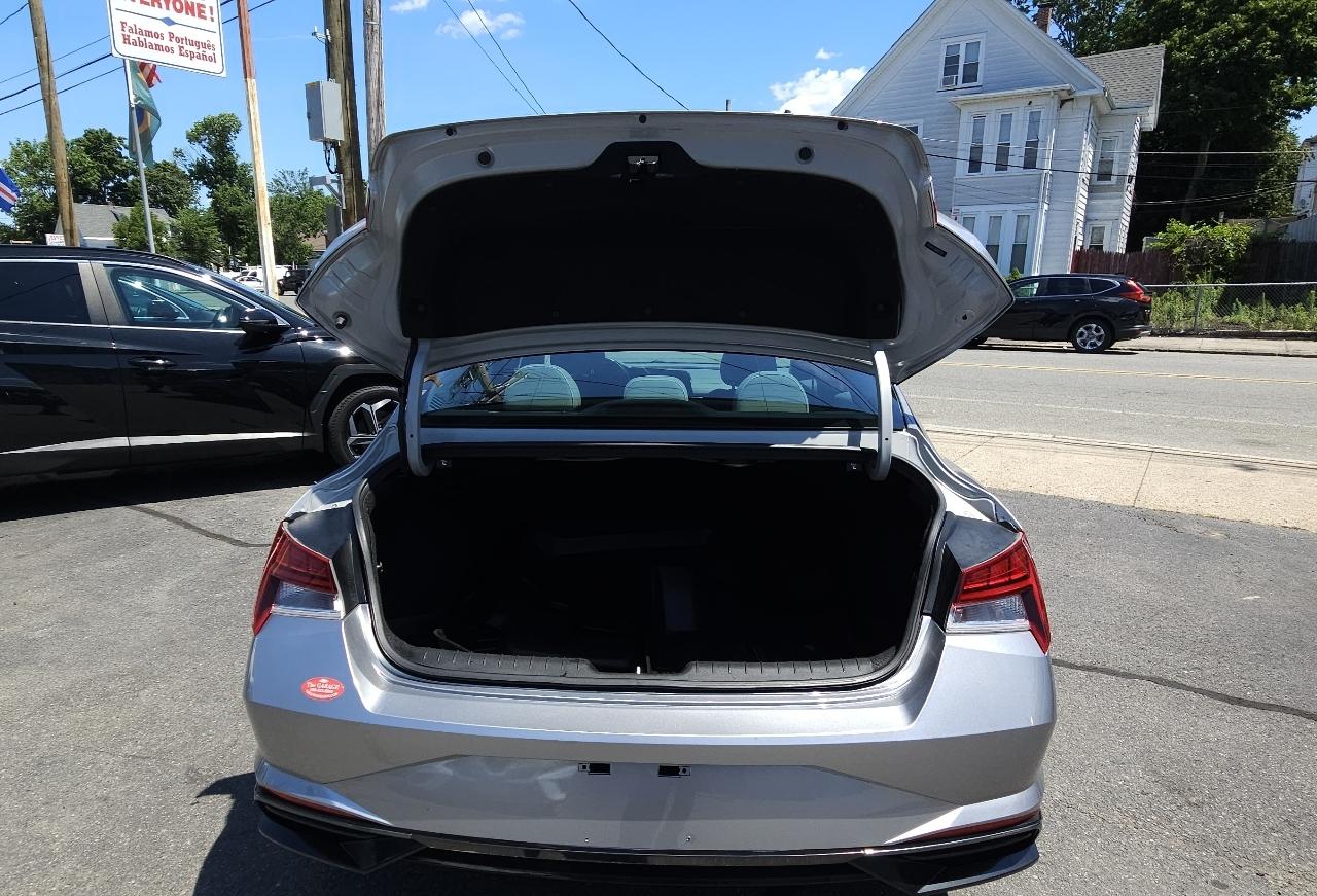 Hyundai Elantra  2021