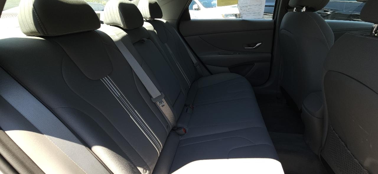 Hyundai Elantra  2021