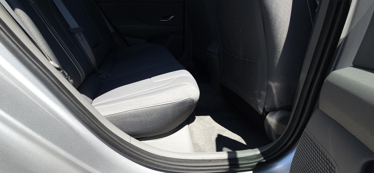 Hyundai Elantra  2021