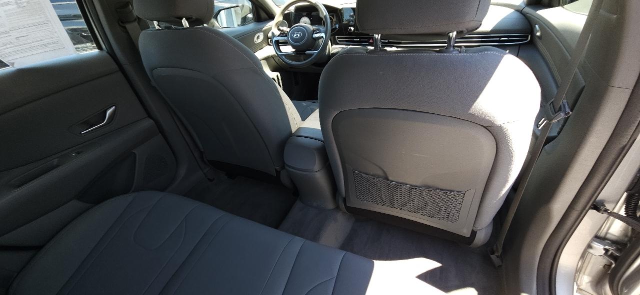Hyundai Elantra  2021
