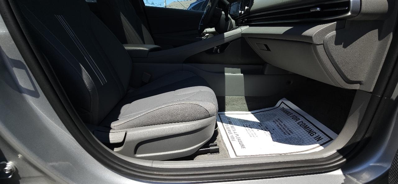 Hyundai Elantra  2021
