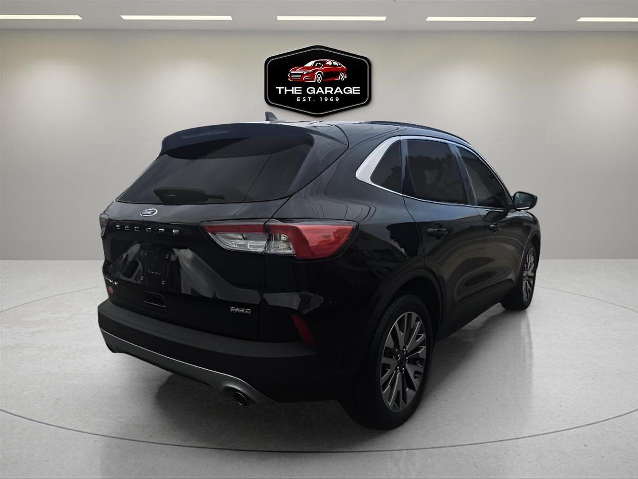 Ford Escape Titanium Hybrid AWD 2021
