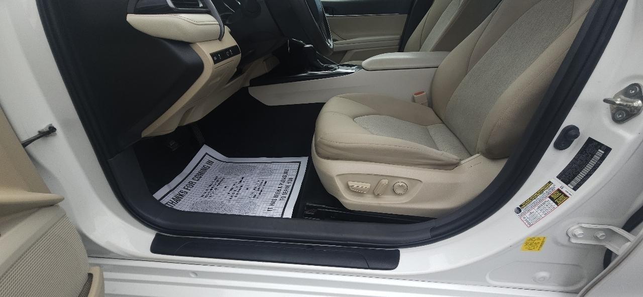 Toyota Camry XLE Auto (Natl) 2019