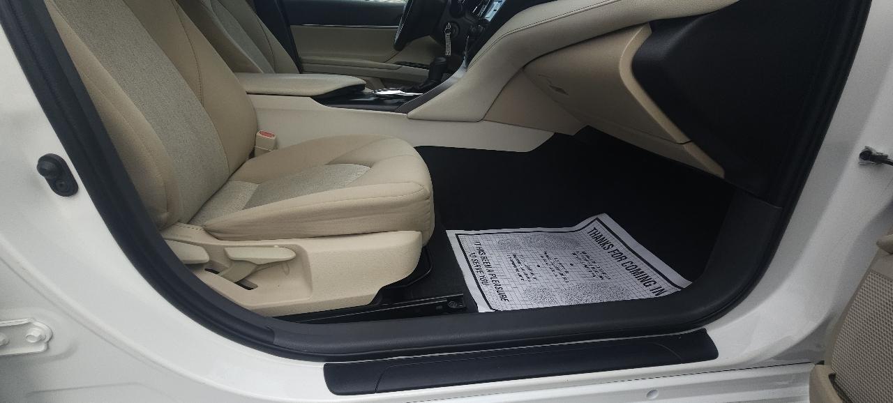 Toyota Camry XLE Auto (Natl) 2019