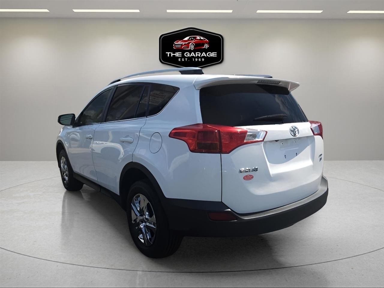 Toyota RAV4 AWD 4dr LE (Natl) 2013
