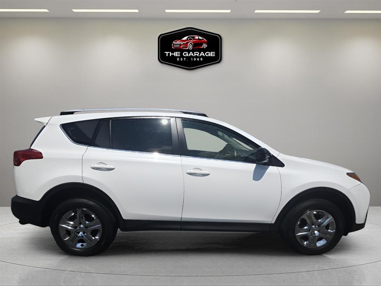 Toyota RAV4 AWD 4dr LE (Natl) 2013