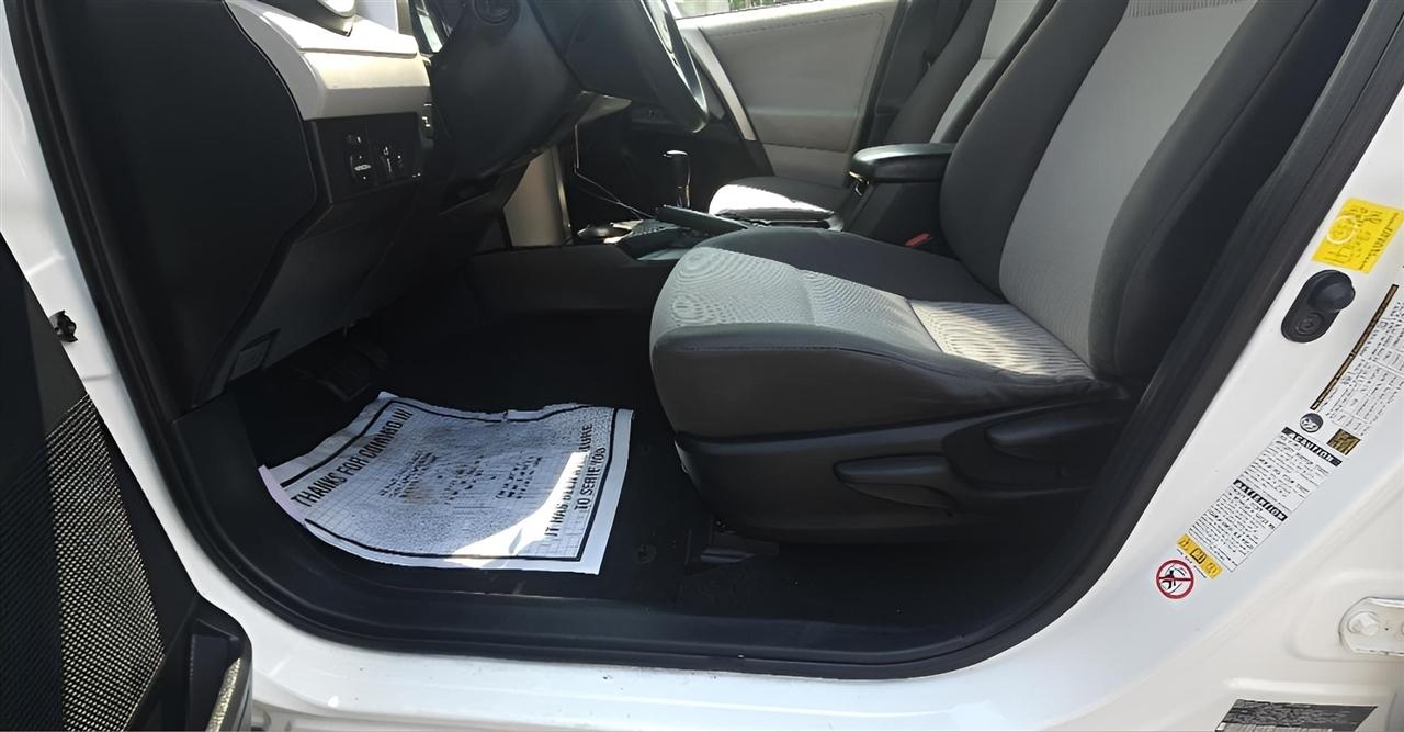 Toyota RAV4 AWD 4dr LE (Natl) 2013