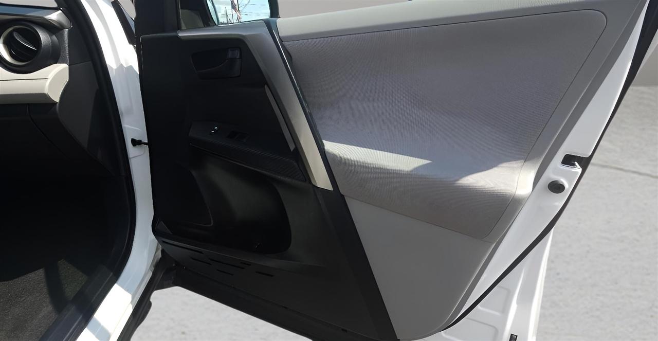 Toyota RAV4 AWD 4dr LE (Natl) 2013
