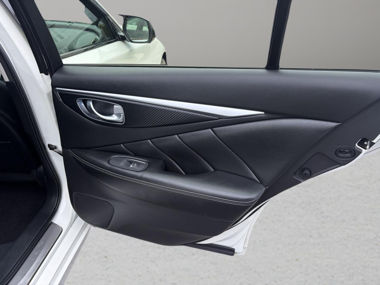 Infiniti Q50 3.0t LUXE AWD 2018