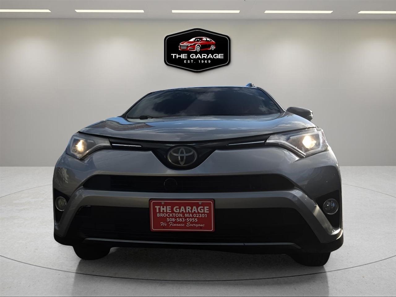 Toyota RAV4 XLE AWD (Natl) 2018