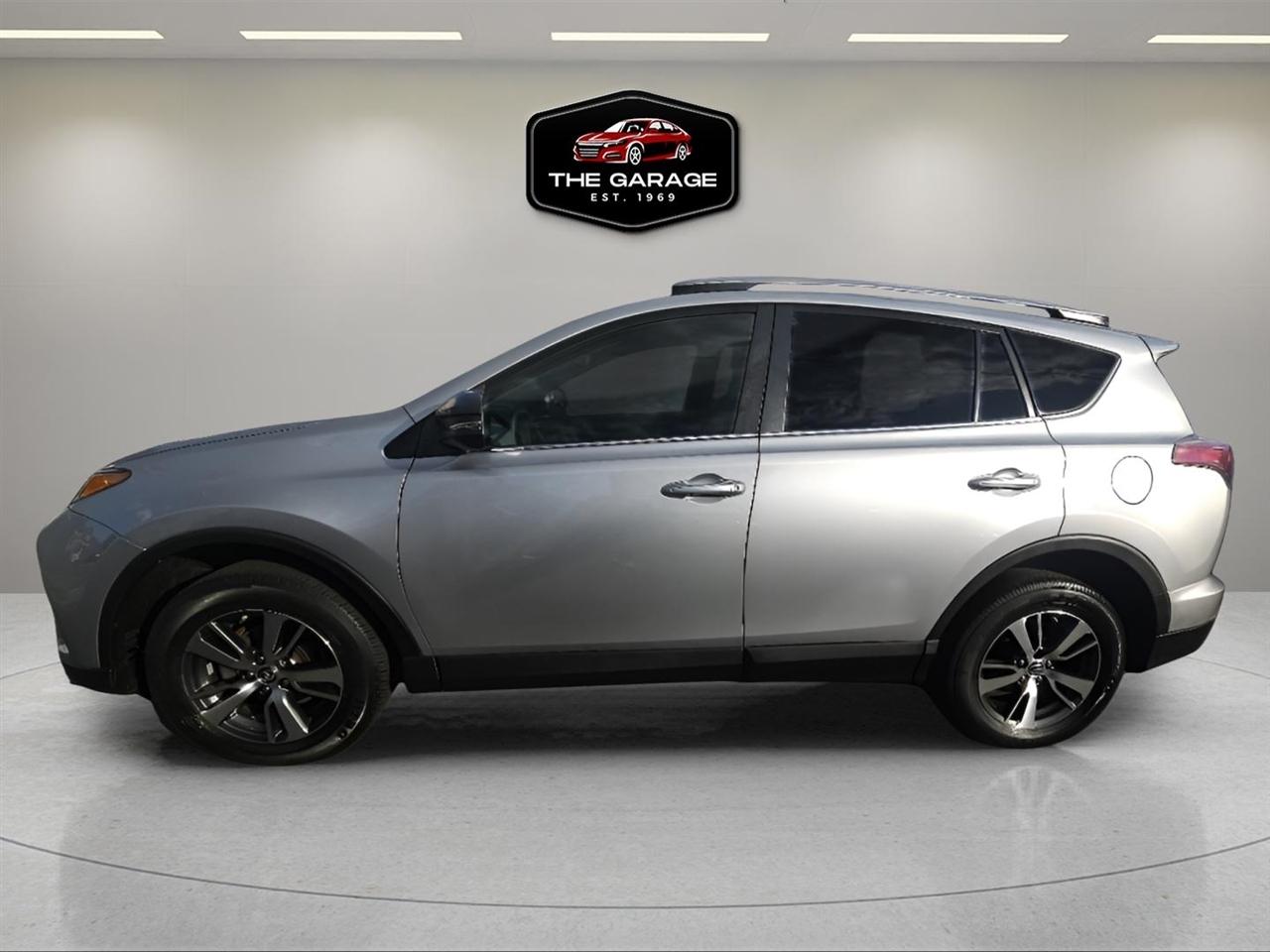 Toyota RAV4 XLE AWD (Natl) 2018