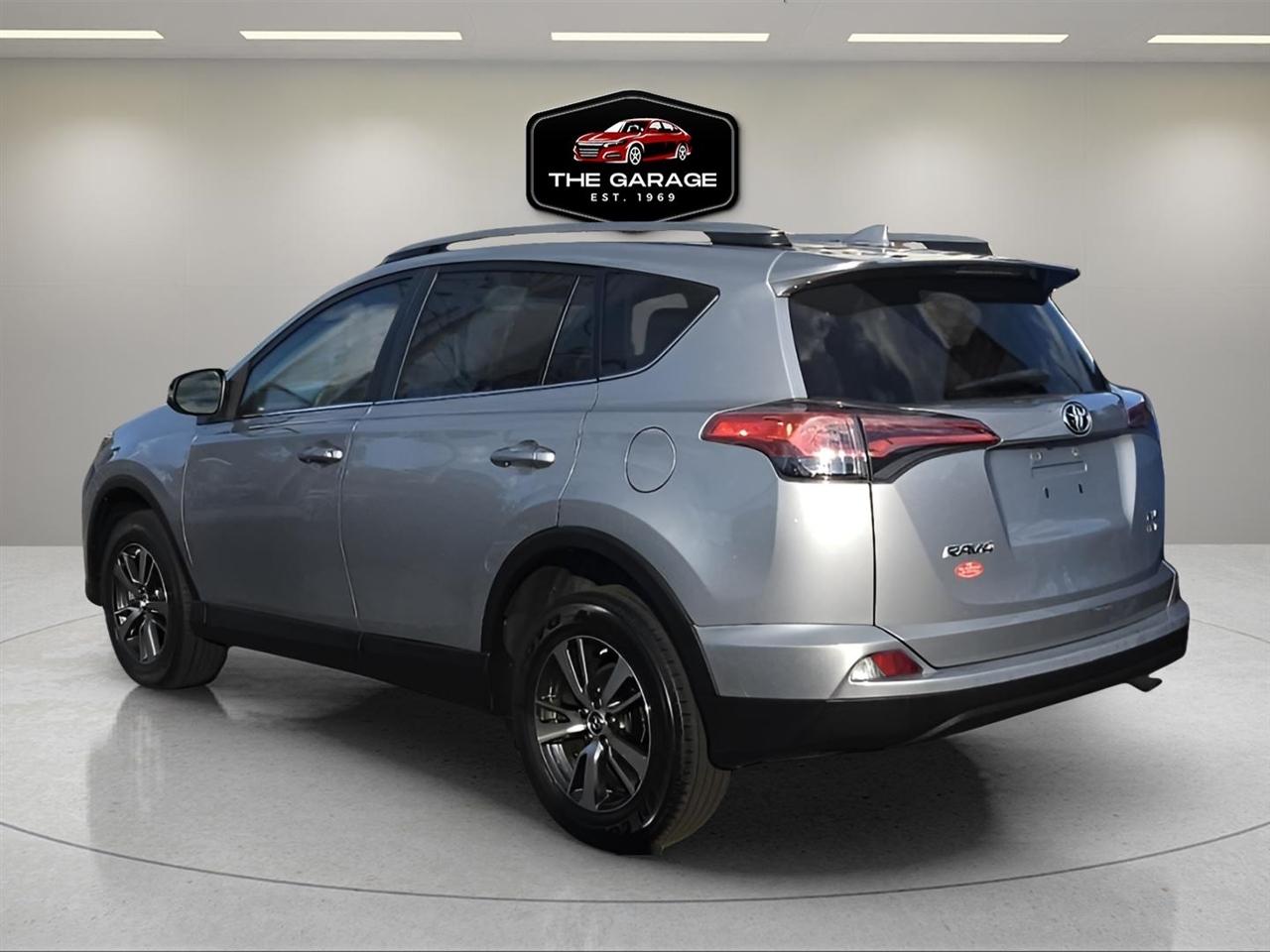 Toyota RAV4 XLE AWD (Natl) 2018