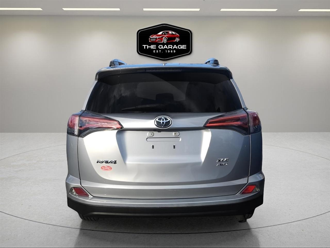 Toyota RAV4 XLE AWD (Natl) 2018